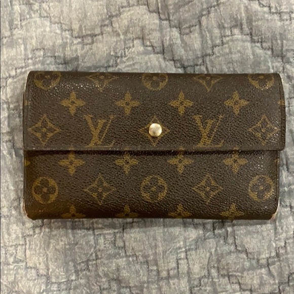 Louis Vuitton Wallet - Picture 1 of 5